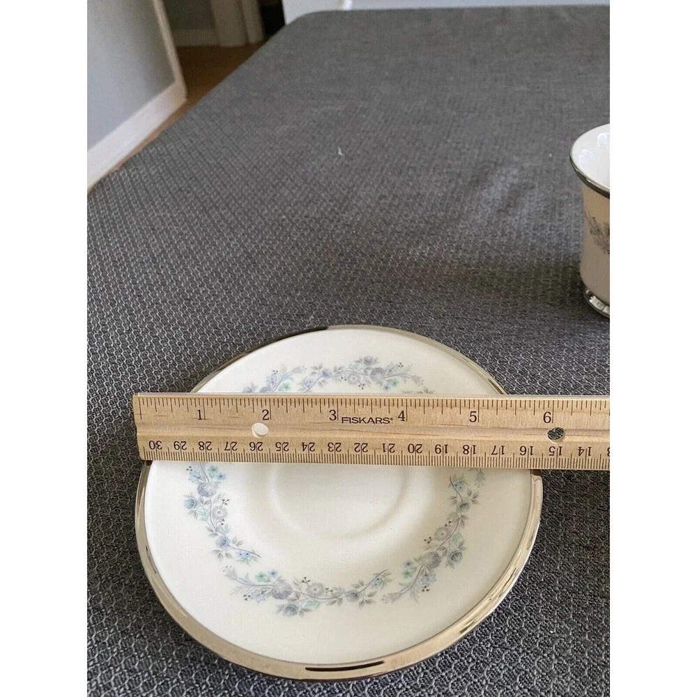 Lenox see includes